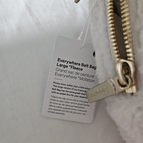 🆕NWT Lululemon Everywhere Belt Bag Large 2L Fleece White/Gold Hardware WHTO - Picture 2 of 5